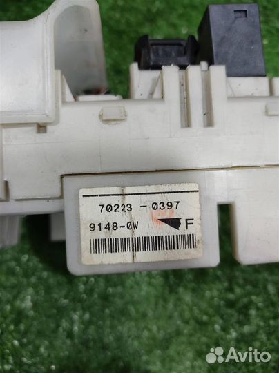 Блок предохранителей салонный Mitsubishi Lancer 9