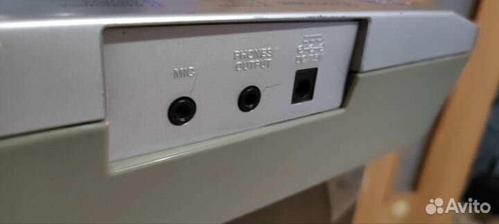 Синтезатор casio (в рабочем состоянии)