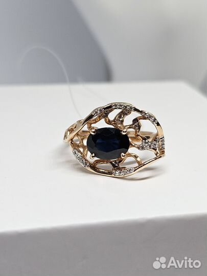 Золотое кольцо с сапфиром и бриллиантами 3.14гр