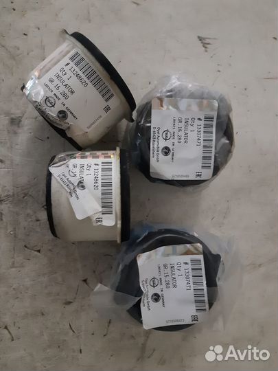 Комплект сайлентблоков подрамника opel Astra J