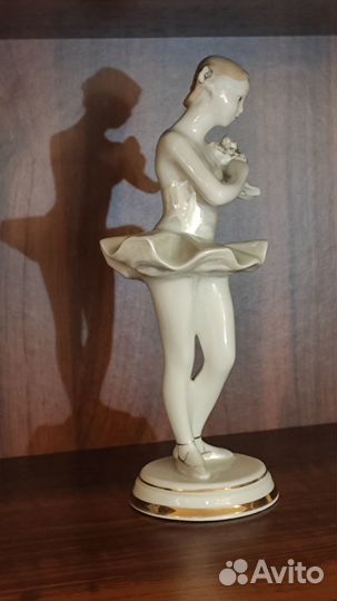 Фарфоровая статуэтка. 