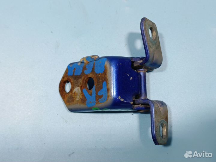 Петля двери передней правой для Mazda 3 2003-2009