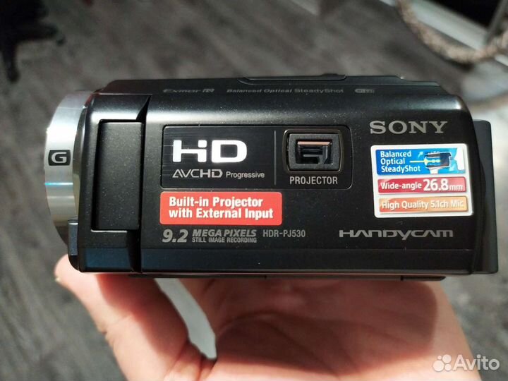 Sony HDR-PJ530E со встроенным проектором и wi-fi