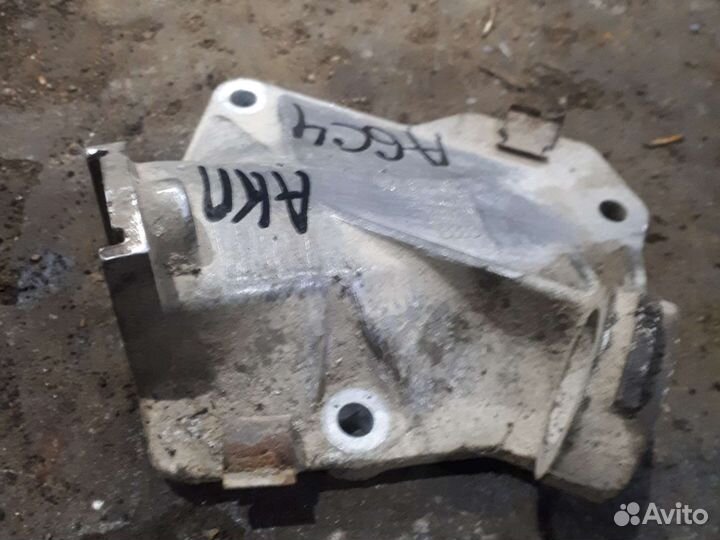 Задний кронштейн АКПП ауди а6 с4