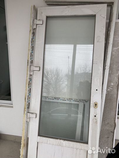 Дверь металло-пластиковая входная бу
