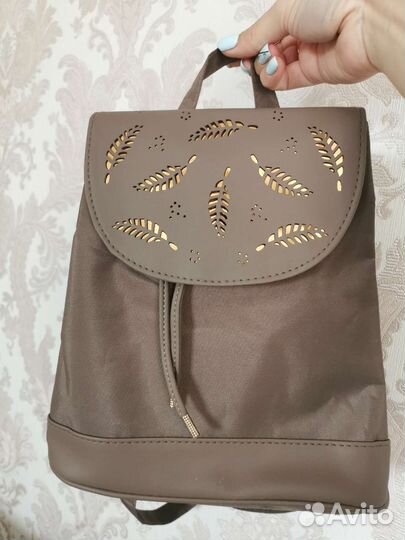 Рюкзак женский с часами. идеально на подарок.новый