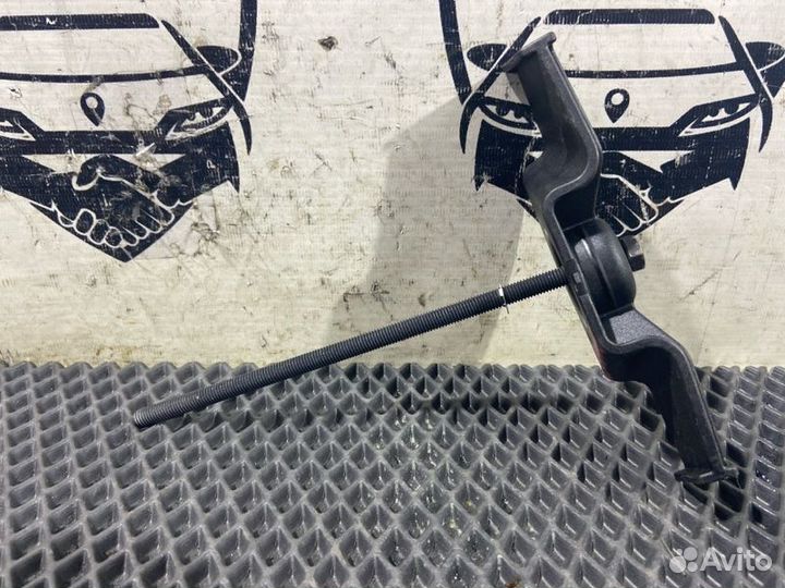 Крепление запасного колеса Porsche Cayenne 958