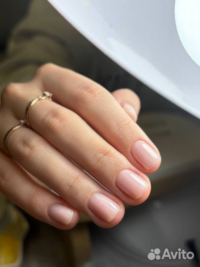 Модель на маникюр