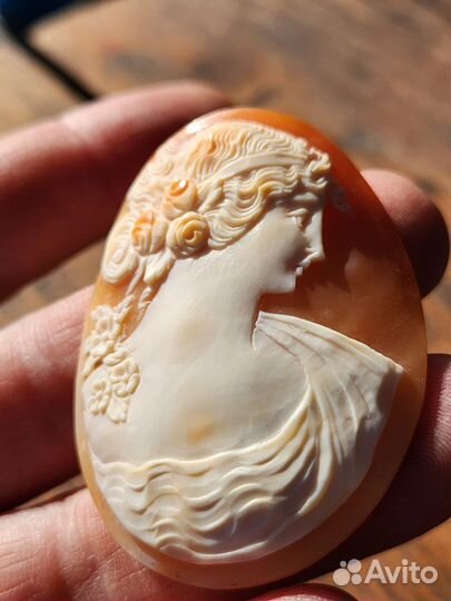 Камея на раковине Богиня Флора