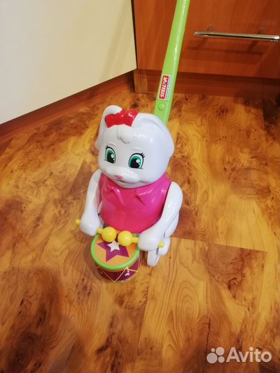 Детская каталка с ручкой