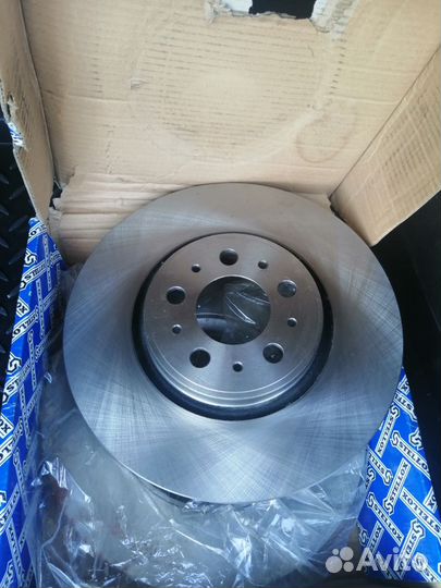 Диск тормозной volvo xc70/s60/s80/v70 R17