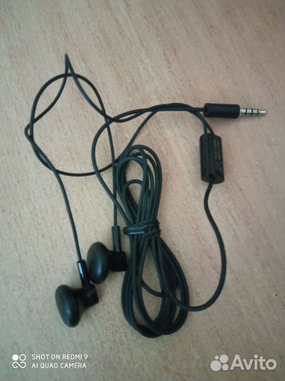 Аксессуары к телефону (наушники, азу)