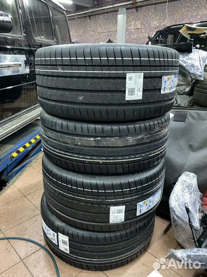 Michelin Pilot Sport 4 S 325/35 R23 и 285/40 R23