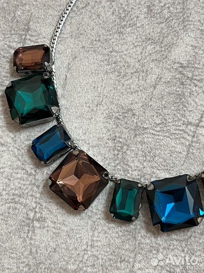 Ожерелье с крупными камнями