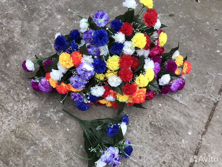 Искусственные гвоздики