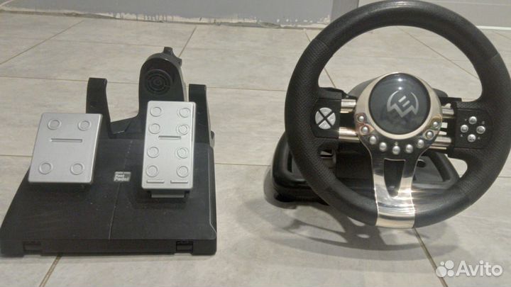 Игровой руль с педалями