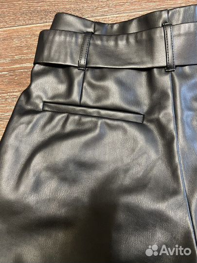 Кожаные черные шорты zara S в идеальном состоянии