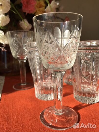 Хрустальные рюмки и стопки