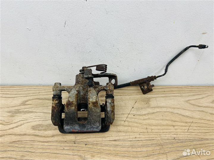 Суппорт тормозной задний правый Hyundai Solaris 1