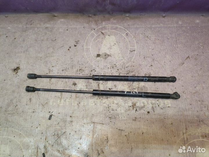 Амортизатор крышки багажника Mitsubishi Outlander