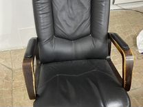 Кожанное кресло в офис