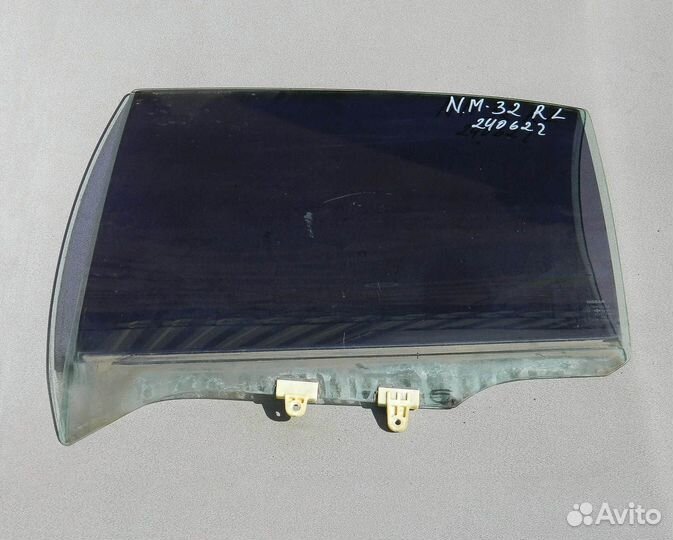 Стекло двери задней левой Maxima A32