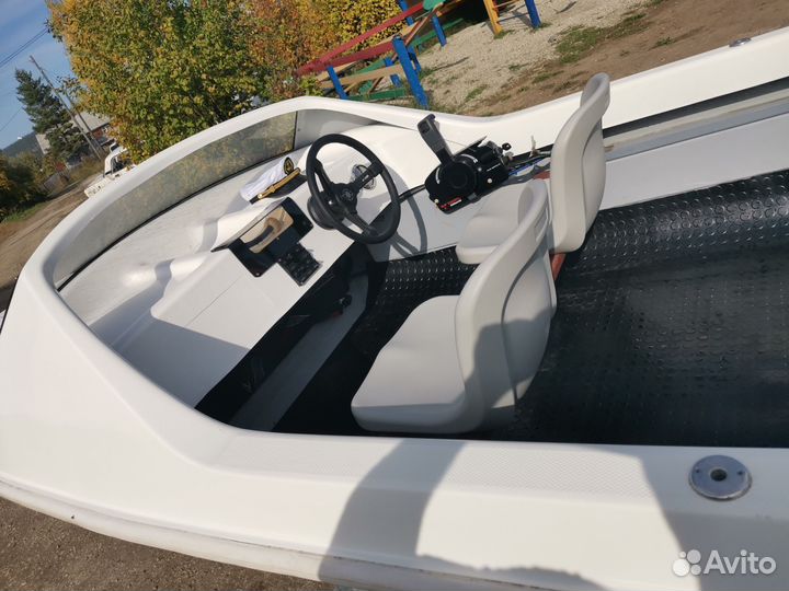 Лодка с мотором