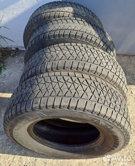 Bridgestone Blizzak DM-V2 245/75 R16 111R