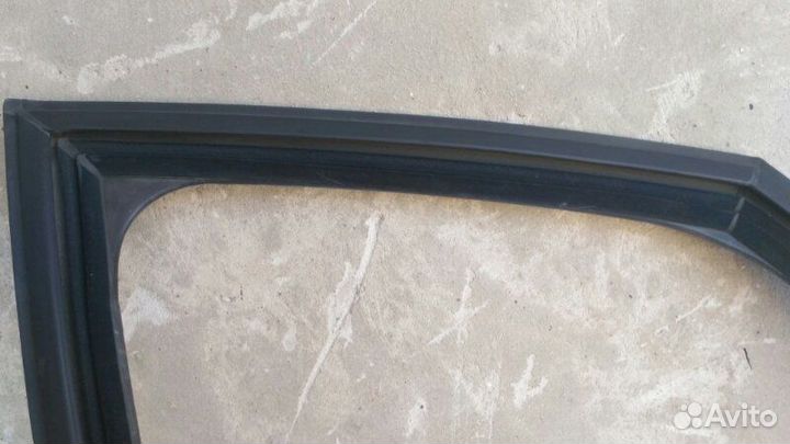 Уплотнитель стекла двери передний правый Citroen