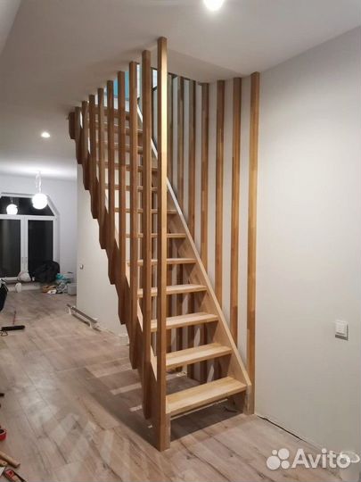 Лестница из массива дерева на заказ