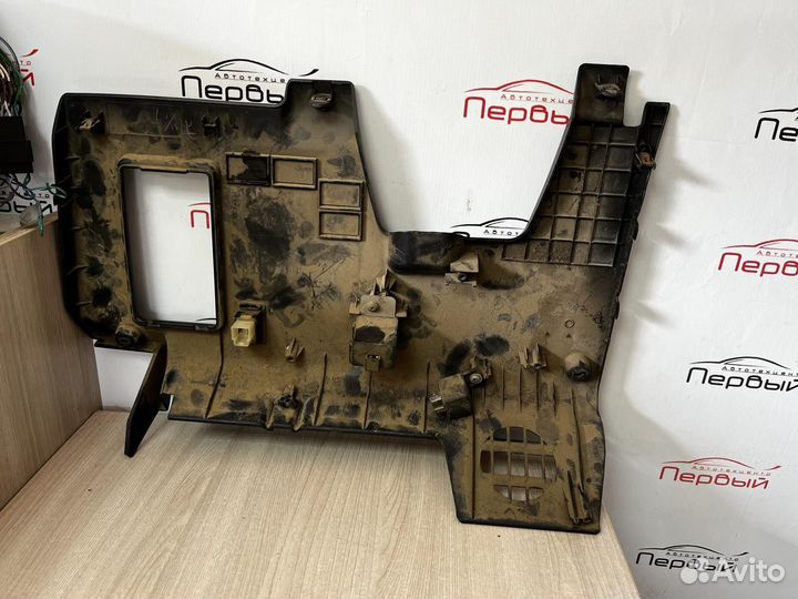 Накладка торпедо под рулём Nissan Cube AZ10