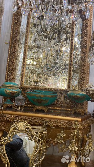 Столик с зеркалом