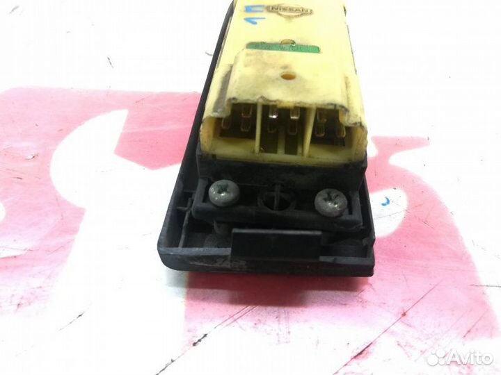 Блок управления стеклоподъемниками Nissan