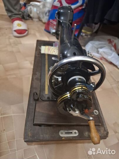 Швейная машинка LADA 121