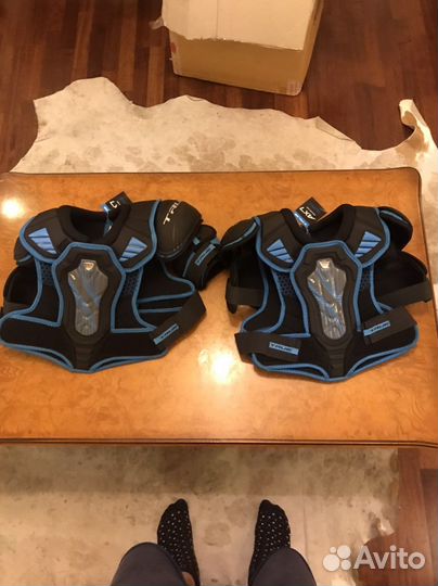 Нагрудник хоккейный true