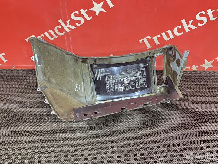 Передняя панель салона правая Daf XF105