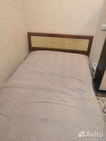 Кровать пролутороспальная бу с матрасом