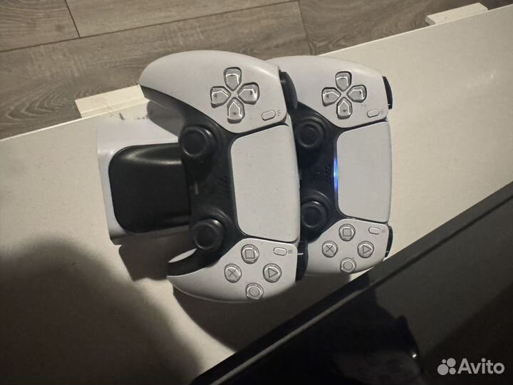 Игровая приставка ps5 с дисководом + 2 джойстика