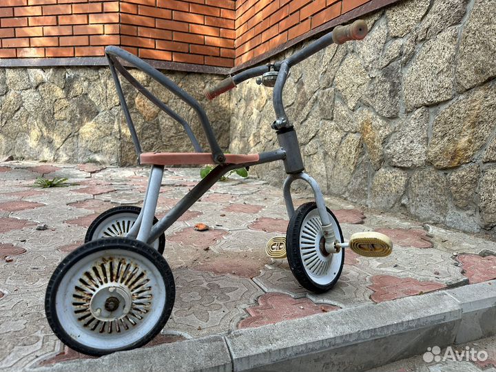 Детский трехколесный велосипед