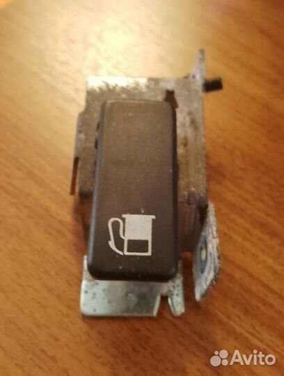 Рычаг открытия лючка бензобака