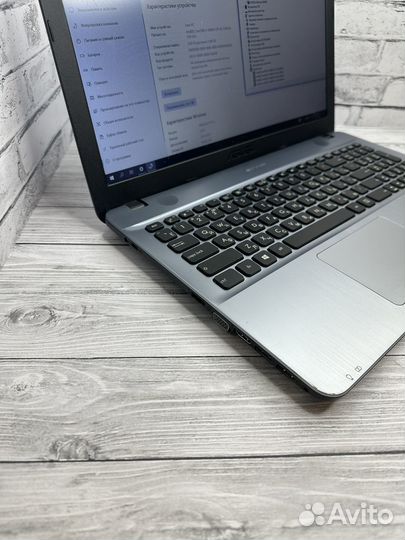 Отличный Asus- i3 6006 / 920MX