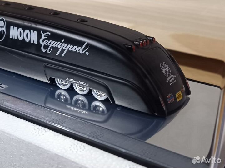 Custom Crew Sledster Mooneyes 1:64