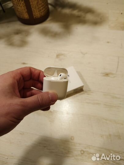 Airpods 1 наушник правый + кейс