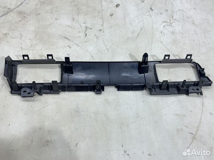 Декоративная вставка торпедо Mitsubishi Outlander