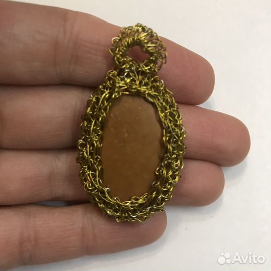 Подвеска с камнем