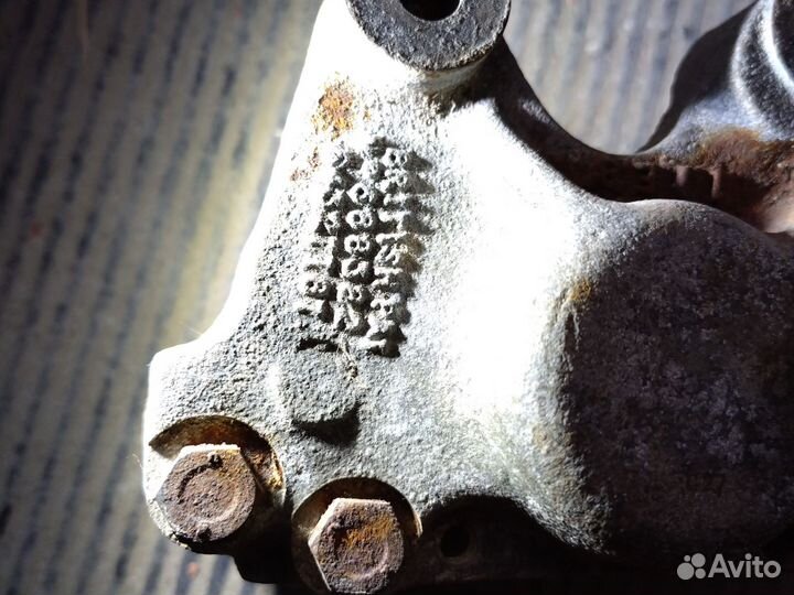 Суппорт задний.левый tatra 603