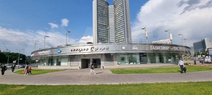 Торговое помещение рядом с М.Видео и Перекрёстком