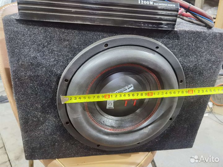 Сабвуфер и усилитель в автомобиль