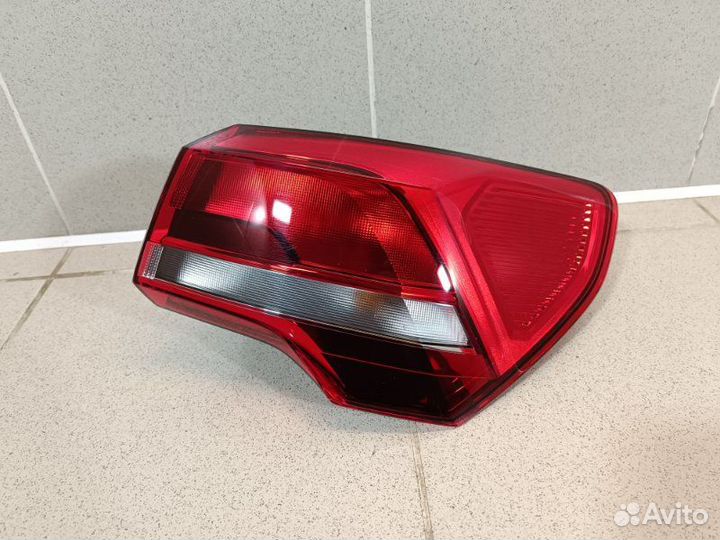 Фонарь задний наружный правый Audi Q3 F3