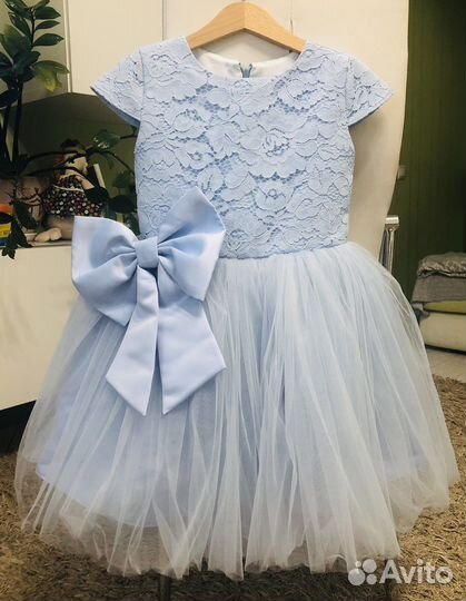 Платье праздничное для девочки на 4-6 лет новое
